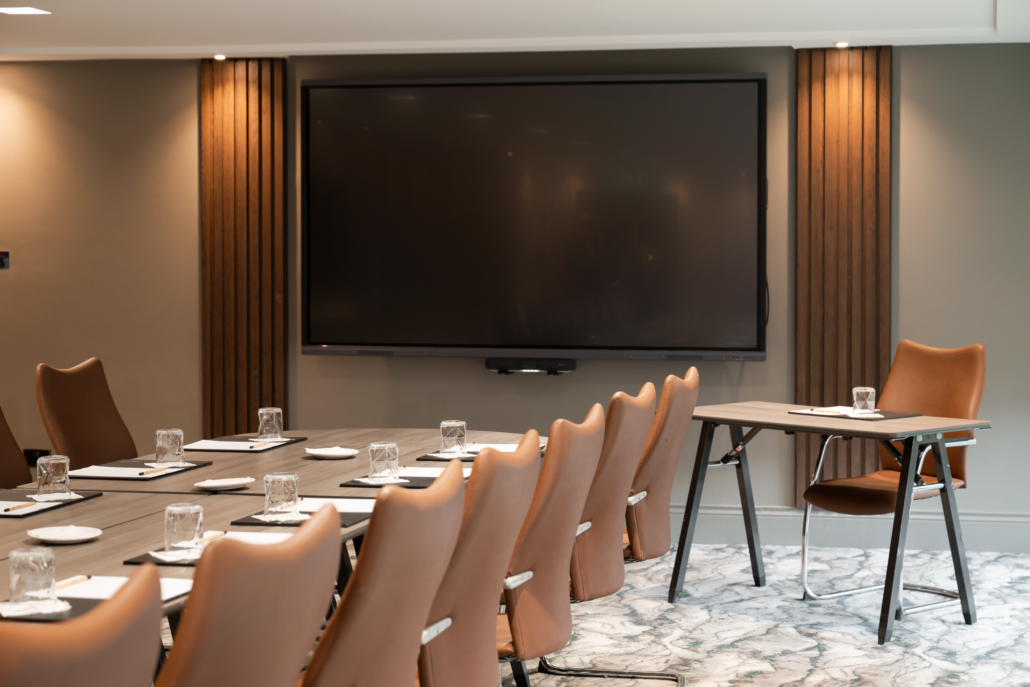 DS2_6107-1 crowne plaza meeting room