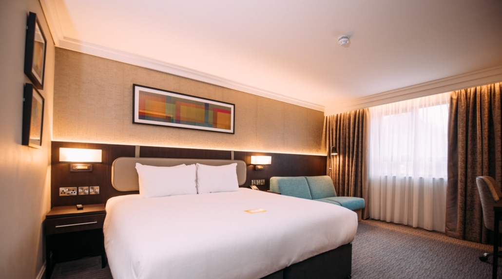 crowne-plaza-1 king bed and a sofa bed Crowne Plaza room Belfast