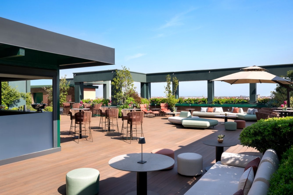 wi-milwi-eight-floor-terrace-26827_Classic-Hor